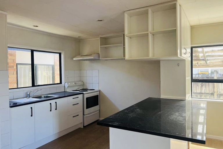 Photo of property in 5 Caribbean Drive, Unsworth Heights, Auckland, 0632