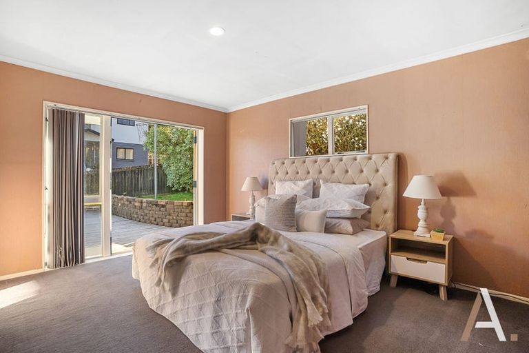 Photo of property in 17 De Havilland Drive, Goodwood Heights, Auckland, 2105