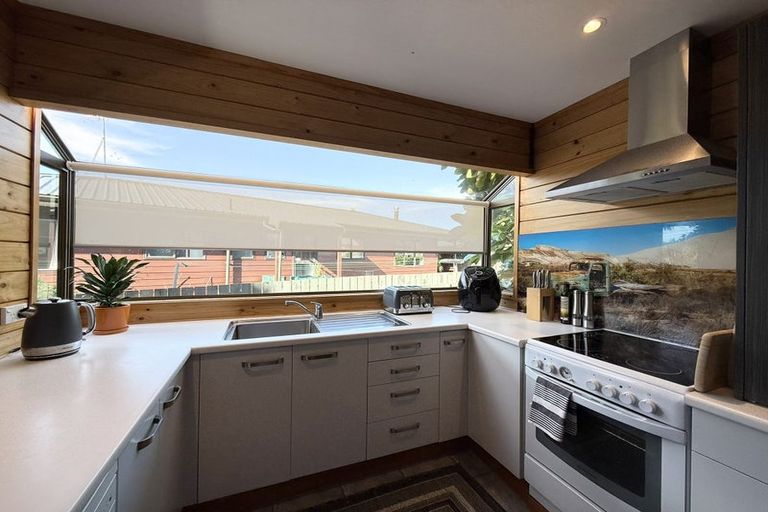 Photo of property in 4 Hadley Wood Drive, Wattle Downs, Auckland, 2103