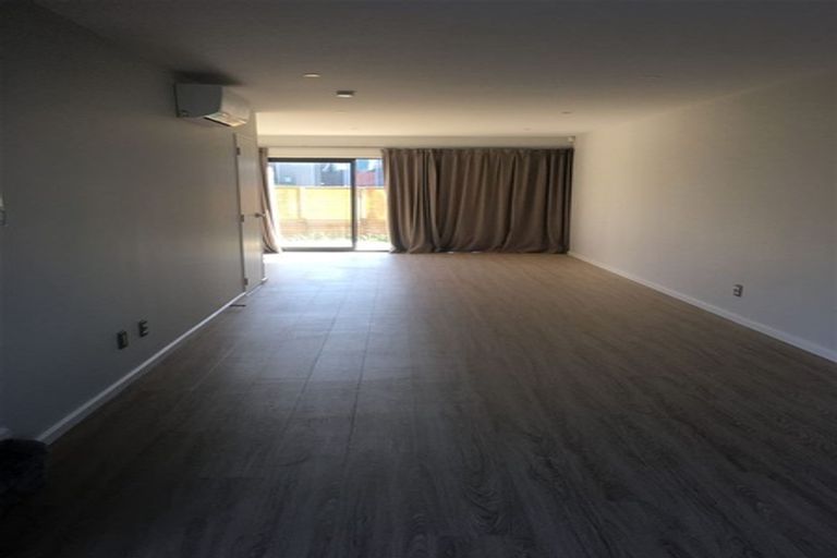 Photo of property in 50 Bordeaux Parade, Te Atatu South, Auckland, 0610
