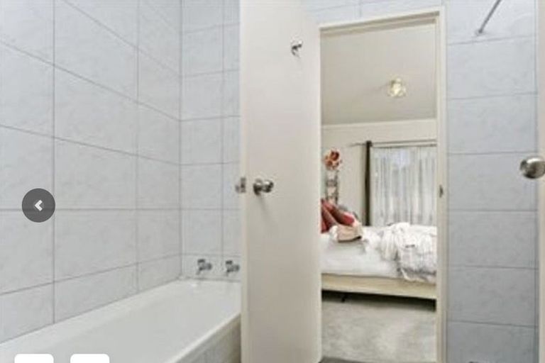 Photo of property in 4 Owl Court, Unsworth Heights, Auckland, 0632