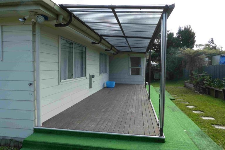 Photo of property in 35 Zita Maria Drive, Massey, Auckland, 0614