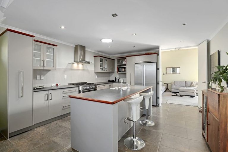 Photo of property in 2 Grenache Place, Rototuna, Hamilton, 3210