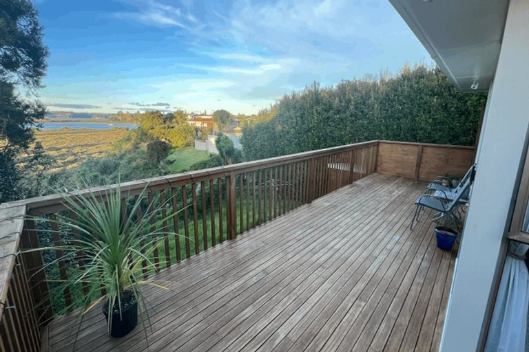 Photo of property in 31 Pipitea Place, Massey, Auckland, 0614