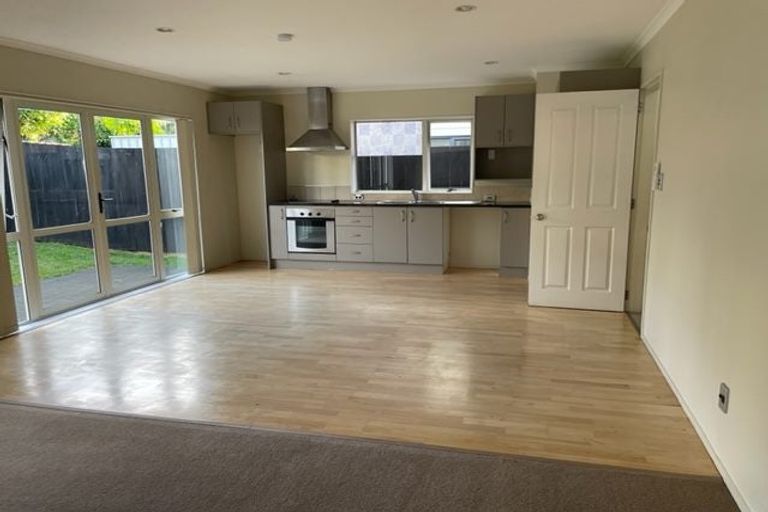 Photo of property in 28 Maypark Crescent, Flat Bush, Auckland, 2016