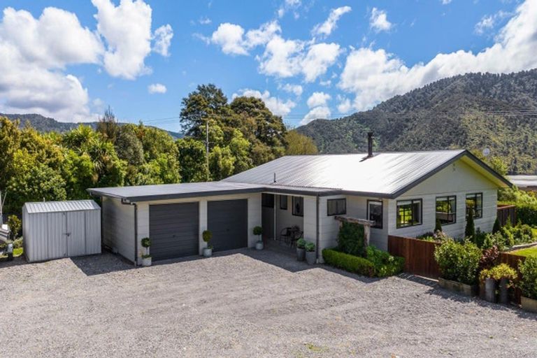 Photo of property in 1058 Queen Charlotte Drive, Linkwater, Picton, 7281
