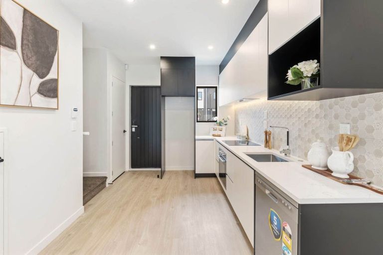 Photo of property in 44 Kiato Lane, Flat Bush, Auckland, 2019