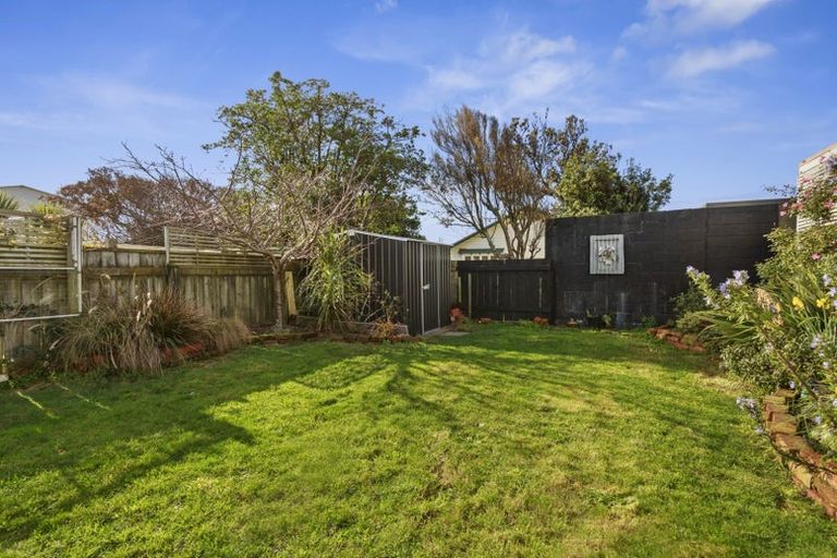 Photo of property in 129 Onepu Road, Lyall Bay, Wellington, 6022