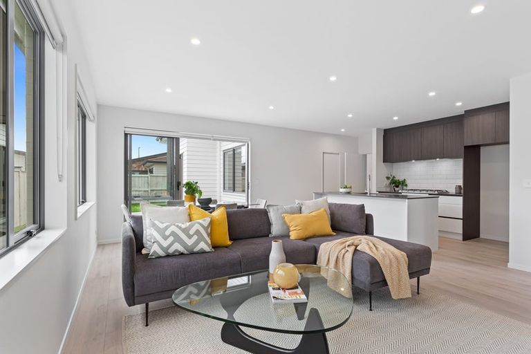 Photo of property in 98 Pepene Avenue, Takanini, 2112