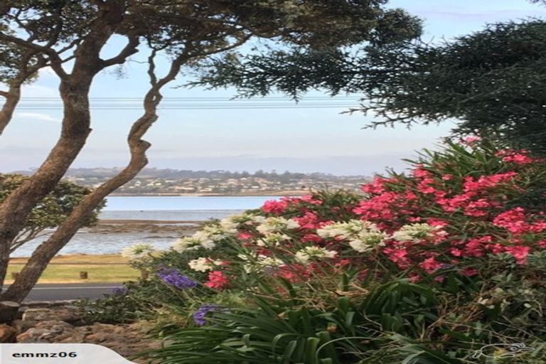 Photo of property in 63a Kiwi Esplanade, Mangere Bridge, Auckland, 2022