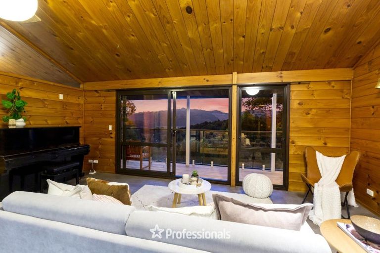 Photo of property in 10 Hobbit Lane, Pinehaven, Upper Hutt, 5371