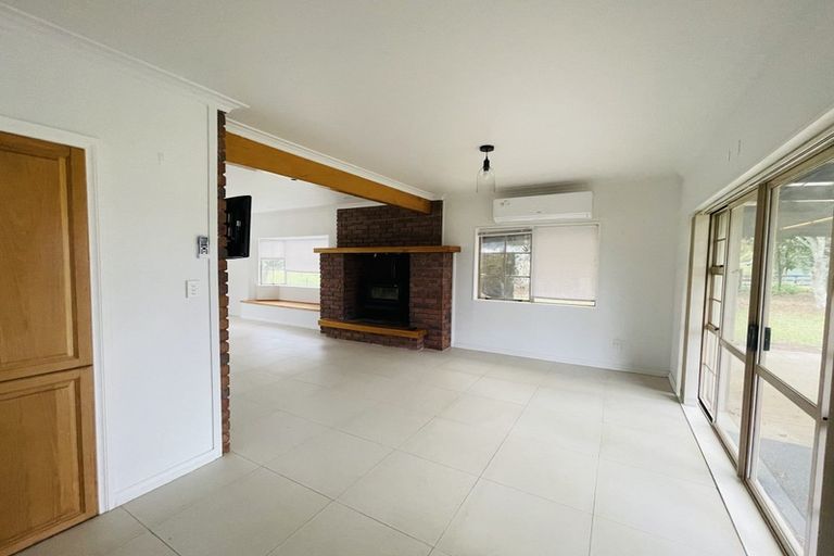 Photo of property in 11 Bream Revel Way, Karaka, Papakura, 2580