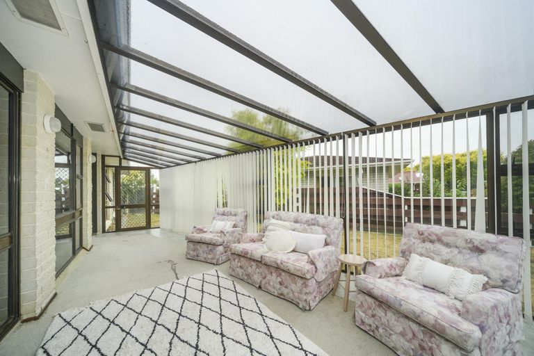 Photo of property in 18 Cecil Place, Cloverlea, Palmerston North, 4412