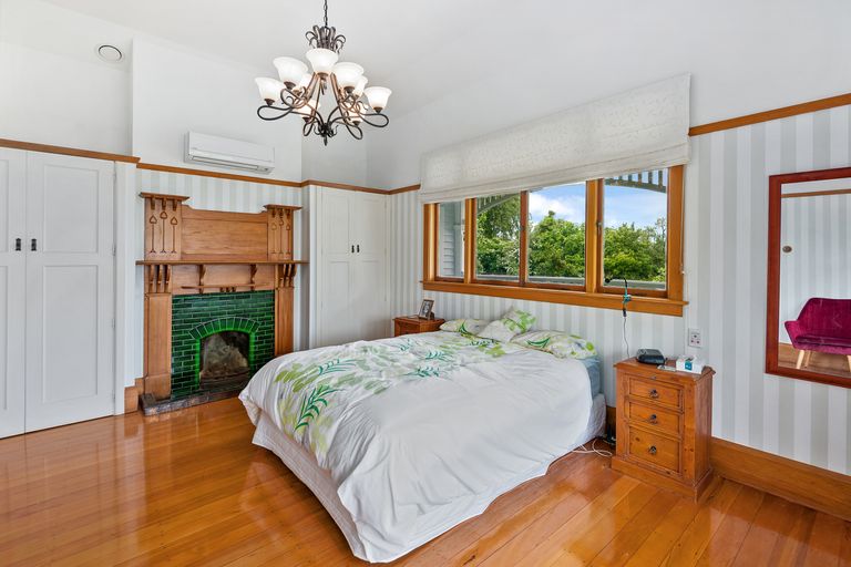 Photo of property in 93 Dyers Pass Road, Cashmere, Christchurch, 8022