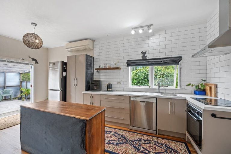 Photo of property in 140 Awaroa Road, Helensville, 0800