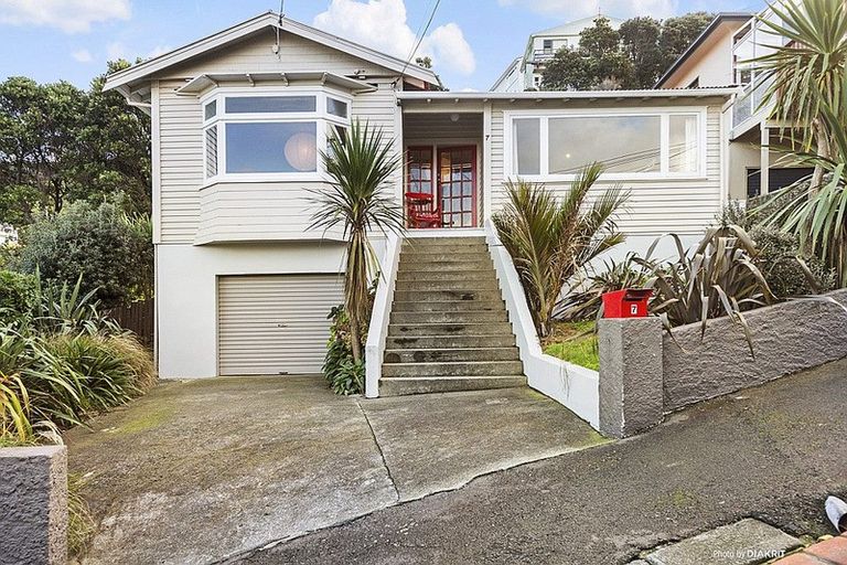 Photo of property in 7 Knoll Street, Island Bay, Wellington, 6023