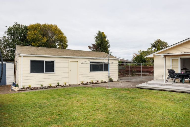 Photo of property in 21 Acacia Street, Kelvin Grove, Palmerston North, 4414