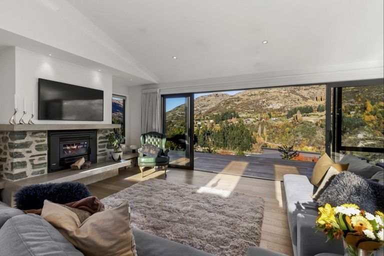 Photo of property in 3 Mcqueen Place, Arthurs Point, Queenstown, 9371