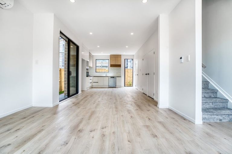 Photo of property in 10 Papai Lane, Massey, Auckland, 0614