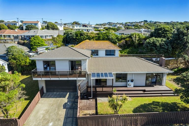 Photo of property in 2 Te Pene Avenue, Titahi Bay, Porirua, 5022