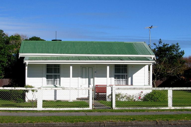 Photo of property in 26 Waimea Road, Waikanae Beach, Waikanae, 5036