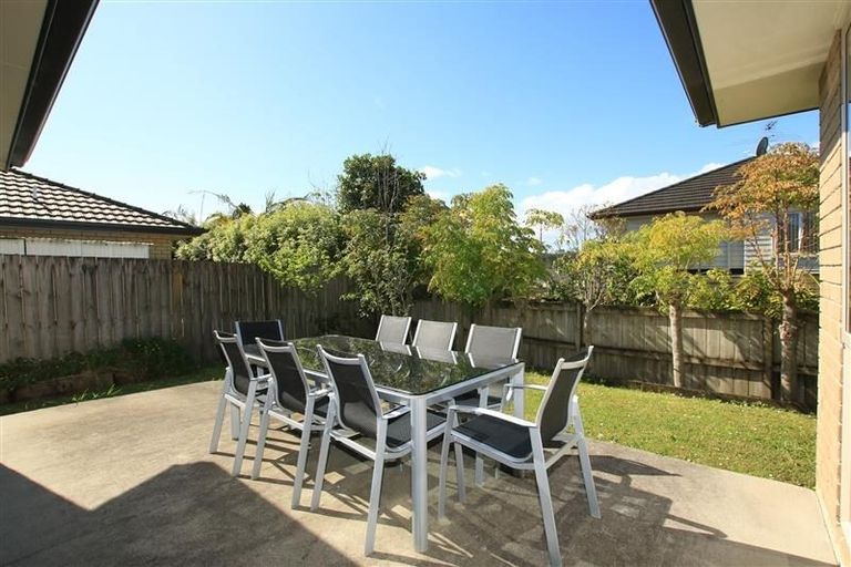 Photo of property in 46 Huntington Park Drive, Greenhithe, Auckland, 0632