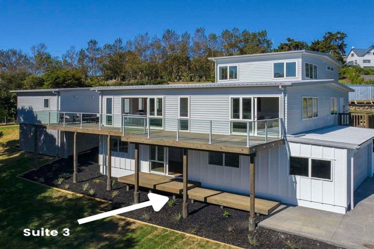 Photo of property in 299 Whangaparaoa Road, Red Beach, 0932