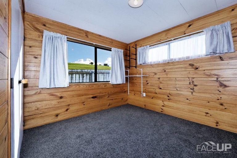 Photo of property in 2/22 Elizabeth Drive, West Harbour, Auckland, 0618