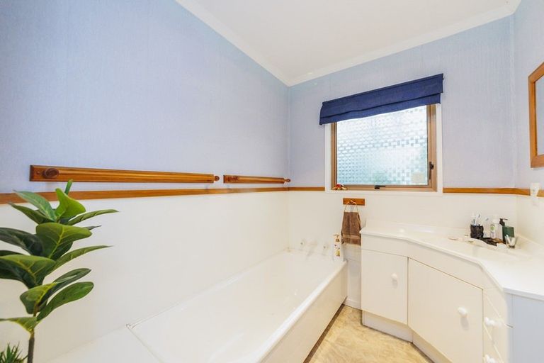 Photo of property in 6 Paradise Place, Milson, Palmerston North, 4414