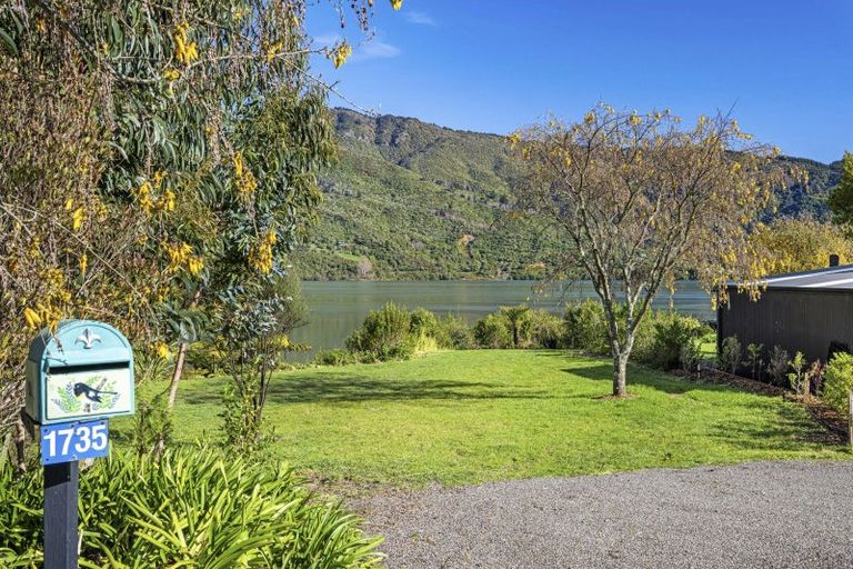 Photo of property in 1735 Queen Charlotte Drive, Linkwater, Picton, 7281