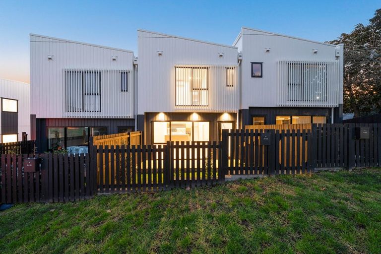 Photo of property in 2/16 Handley Avenue, Narrow Neck, Auckland, 0624