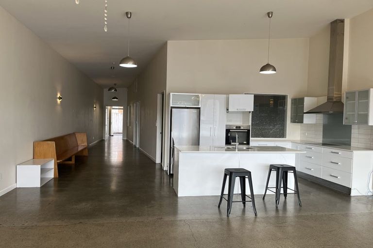 Photo of property in 4/25 Home Street, Mount Victoria, Wellington, 6011