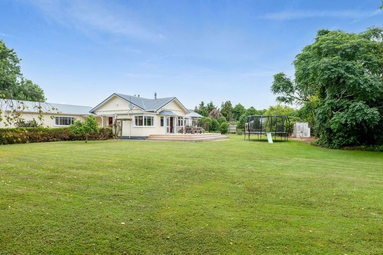 Photo of property in 3 Cross Street, Lepperton, New Plymouth, 4373