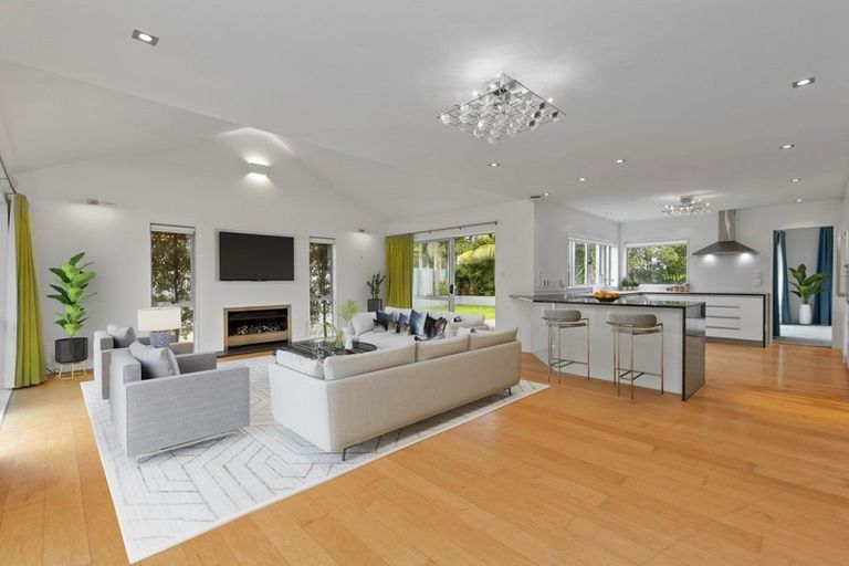 Photo of property in 38 Kittiwake Drive, Schnapper Rock, Auckland, 0632