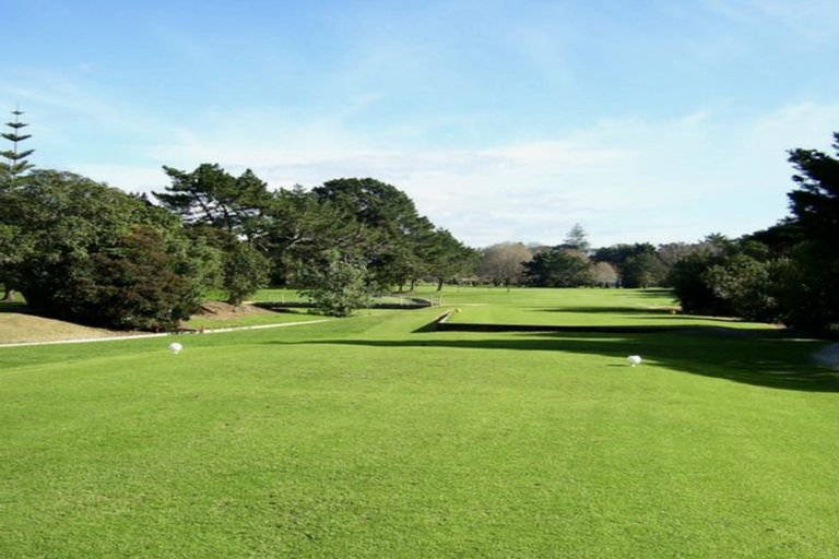 Photo of property in 1/46 Old Lake Road, Narrow Neck, Auckland, 0624