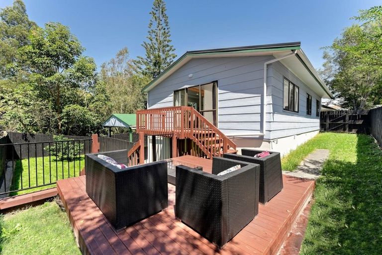 Photo of property in 2/20 Jonathan Place, Sunnynook, Auckland, 0620