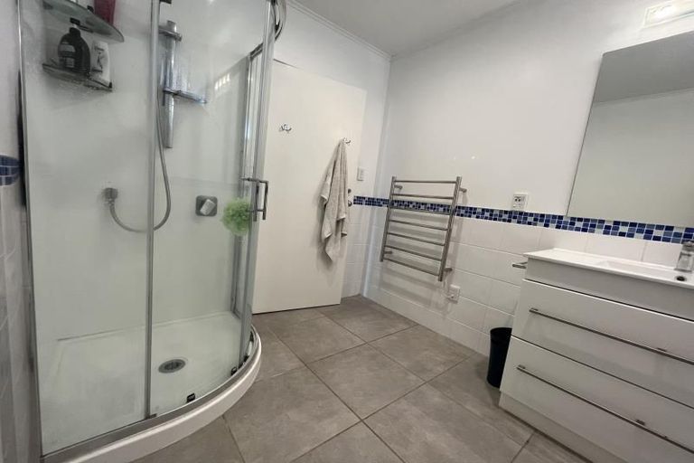 Photo of property in 1 Gaede Terrace, Sunnyvale, Auckland, 0612