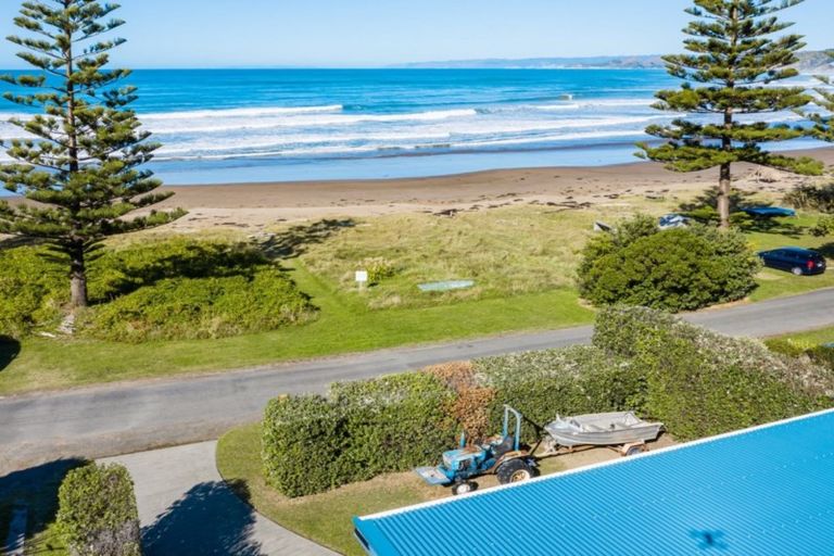 Photo of property in 15 Makorori Beach Road, Makorori, Gisborne, 4073
