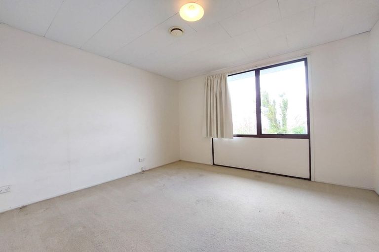 Photo of property in 2/21 Sarajevo Place, Massey, Auckland, 0614