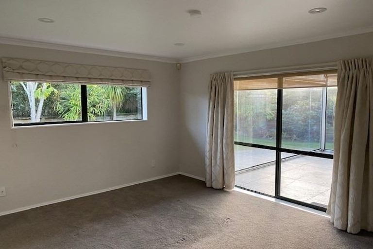 Photo of property in 3 Berkshire Terrace, Massey, Auckland, 0614