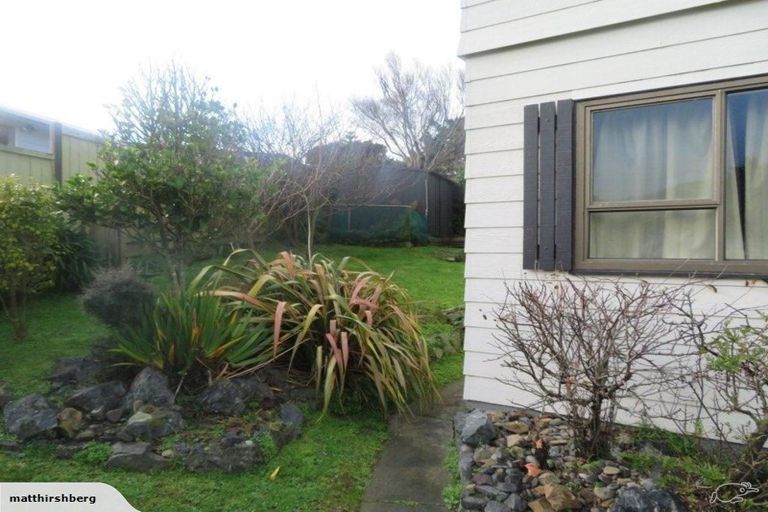 Photo of property in 32 Frobisher Street, Island Bay, Wellington, 6023