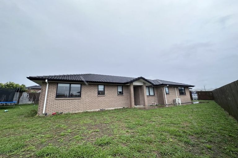 Photo of property in 14 Gibboney Place, Pokeno, 2402