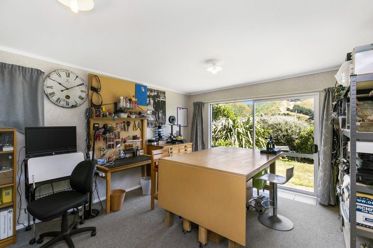 Photo of property in 9 Frobisher Street, Island Bay, Wellington, 6023