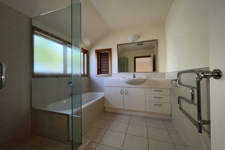 Photo of property in 2/25 Seacliffe Avenue, Belmont, Auckland, 0622