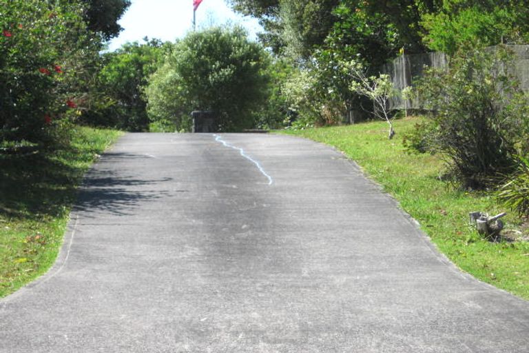 Photo of property in 28 Geoffrey Road, Torbay, Auckland, 0630