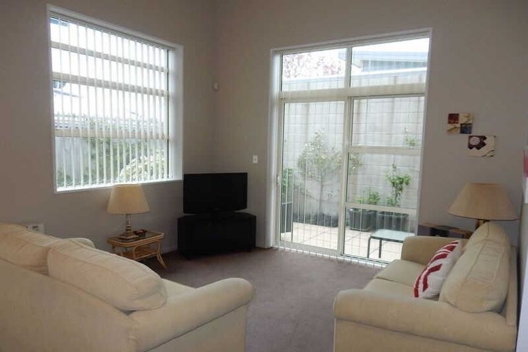 Photo of property in 2/43 Main Road, Redcliffs, Christchurch, 8081