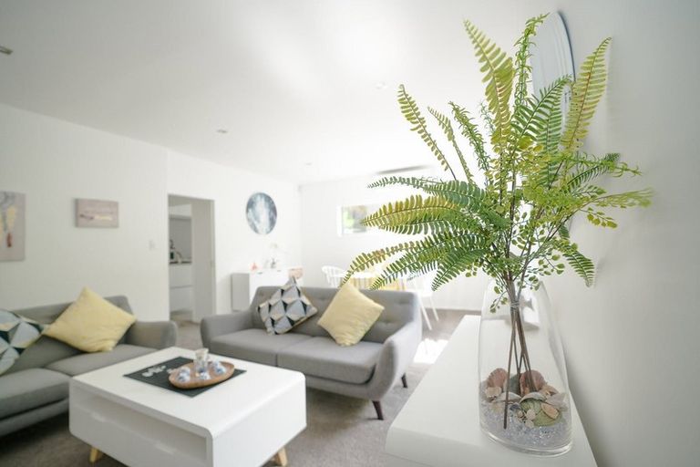 Photo of property in 1/11 Garmons Way, Castor Bay, Auckland, 0620