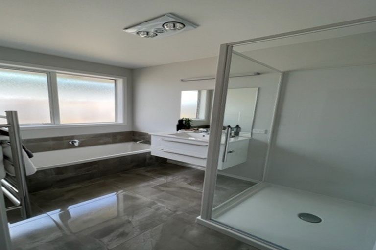 Photo of property in 28 Feist Street, Carterton, 5713