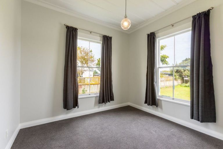 Photo of property in 37 Ross Street, Woodville, 4920