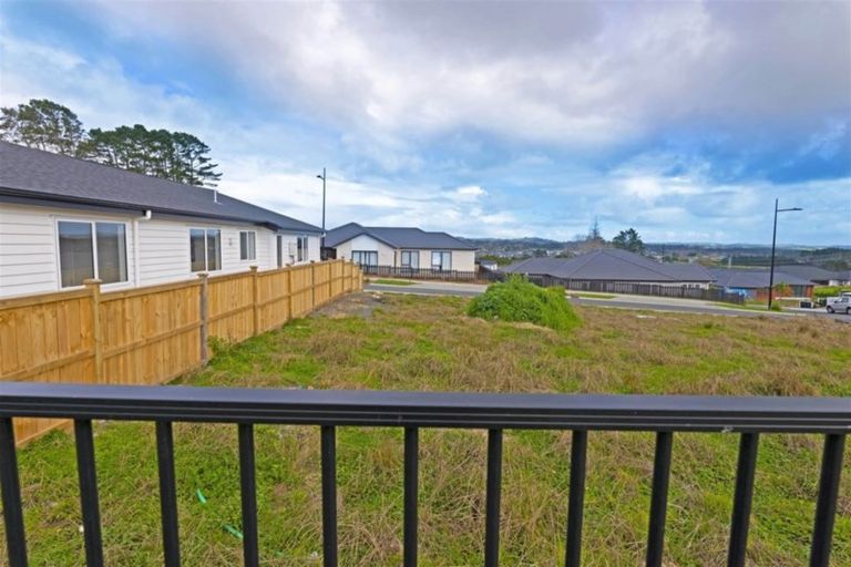 Photo of property in 27 Reserva Crescent, Kumeu, 0810